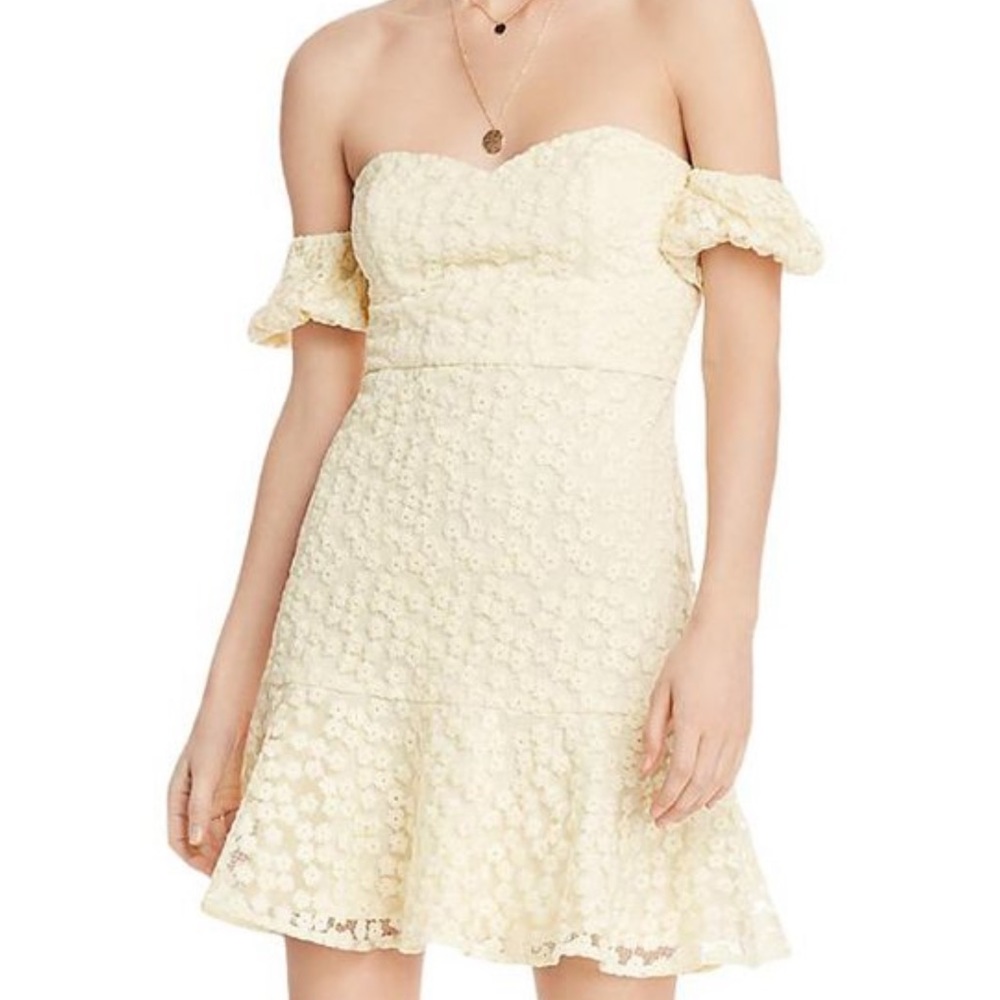 🌼 Flirty Strapless Party Dress with Ruffle 🌼